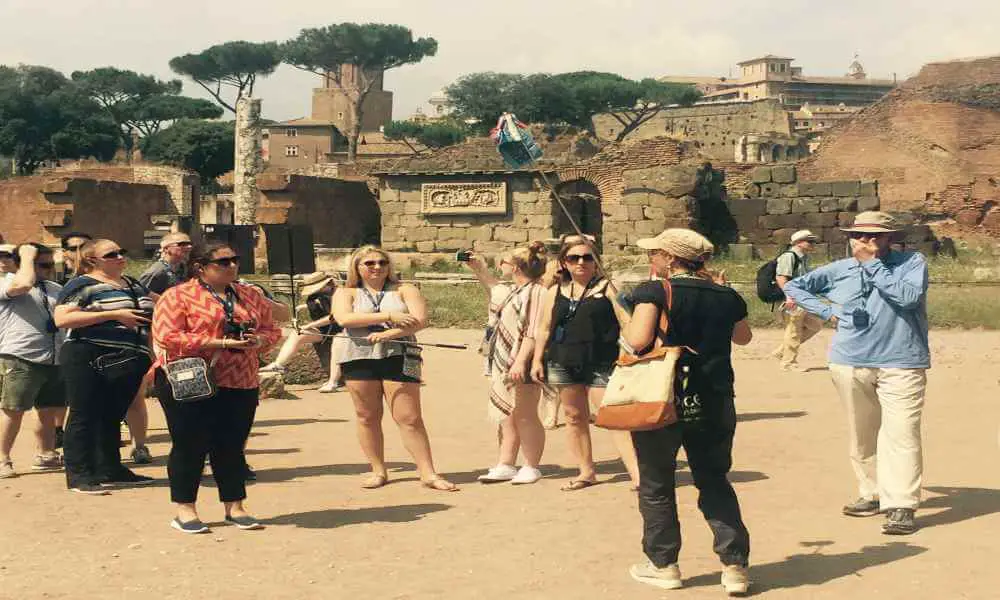 history of renaissance tour guiding